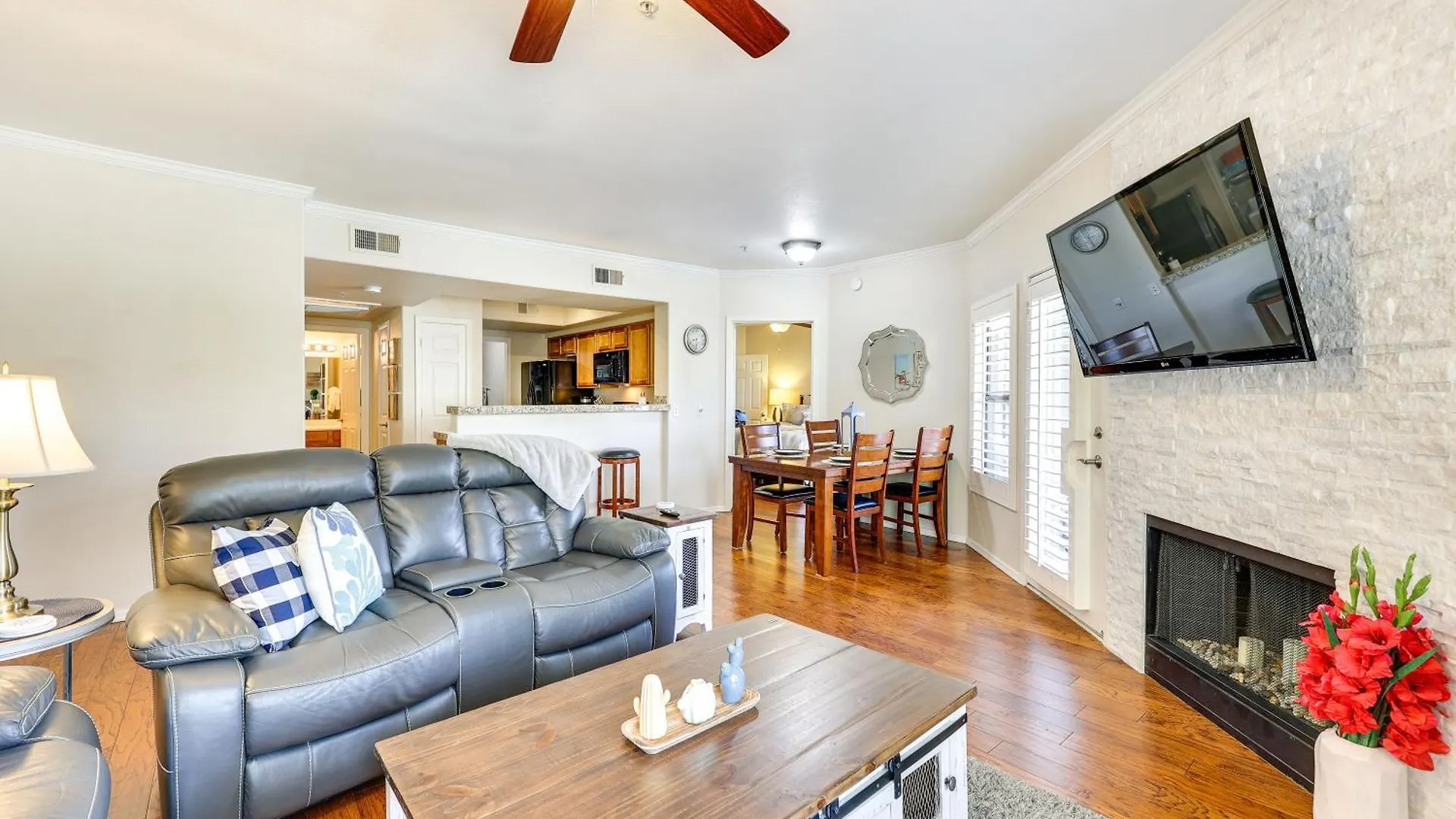 Family Scottsdale Condo Access To Pool And Hot Tub
